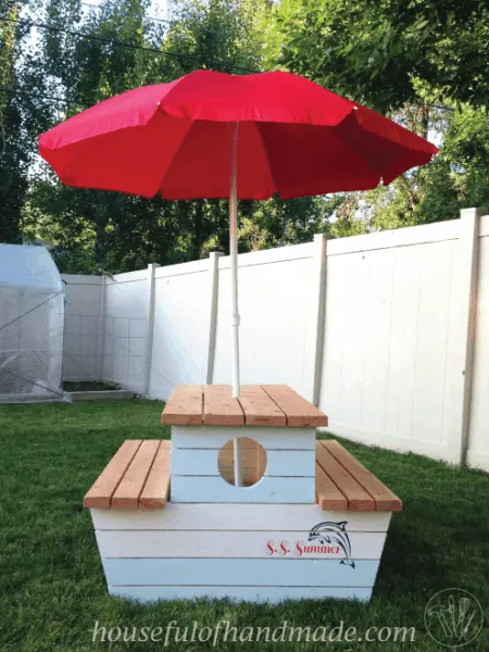 How to build a boat picnic table for bigger kids. Inspired by plans form Ana White. Tutorial on Houseful of Handmade. #getbuilding2015 #diy