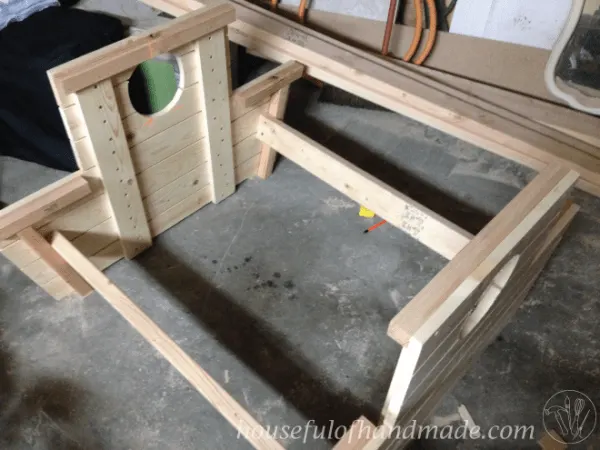 How to build a boat picnic table for bigger kids. Inspired by plans form Ana White. Tutorial on Houseful of Handmade. #getbuilding2015 #diy