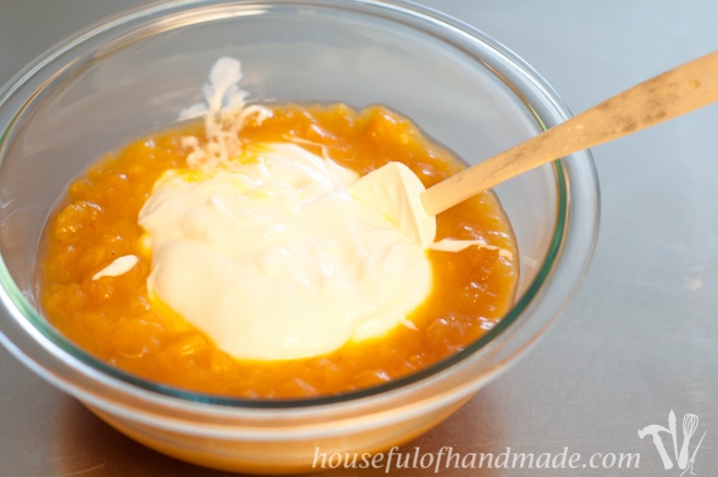 Super simple peach frozen yogurt with only 3 ingredients. Recipe on Houseful of Handmade.