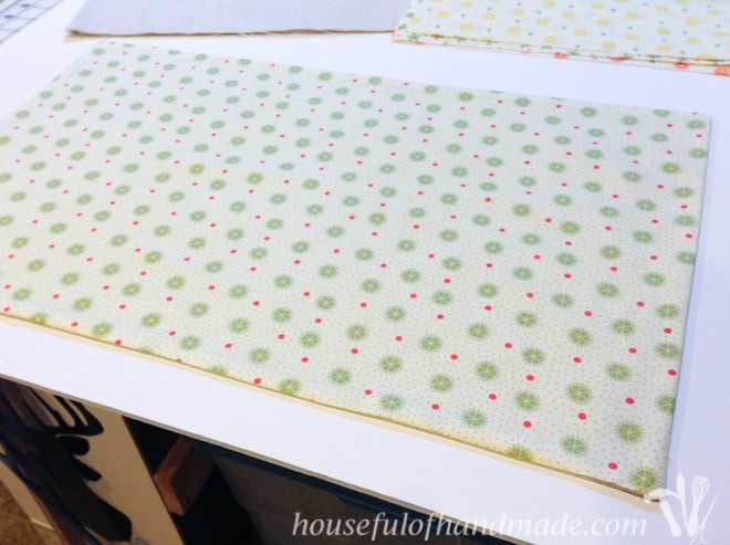 Easy picnic placemats with a napkin pockets make eating outside a breeze! Tutorial on Houseful of Handmade.
