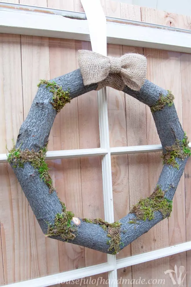 The perfect rustic wreath for fall. Bring all the beauty of the woods home. Tutorial on Houseful of Handmade.