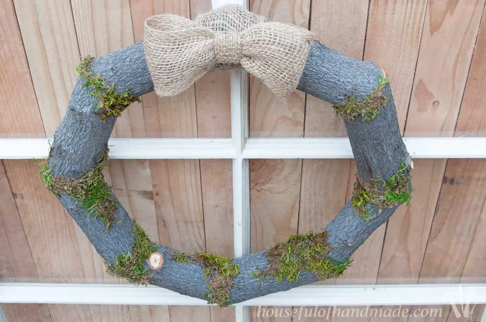 The perfect rustic wreath for fall. Bring all the beauty of the woods home. Tutorial on Houseful of Handmade.