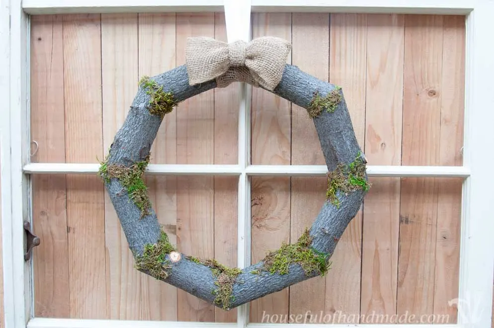 The perfect rustic wreath for fall. Bring all the beauty of the woods home. Tutorial on Houseful of Handmade.