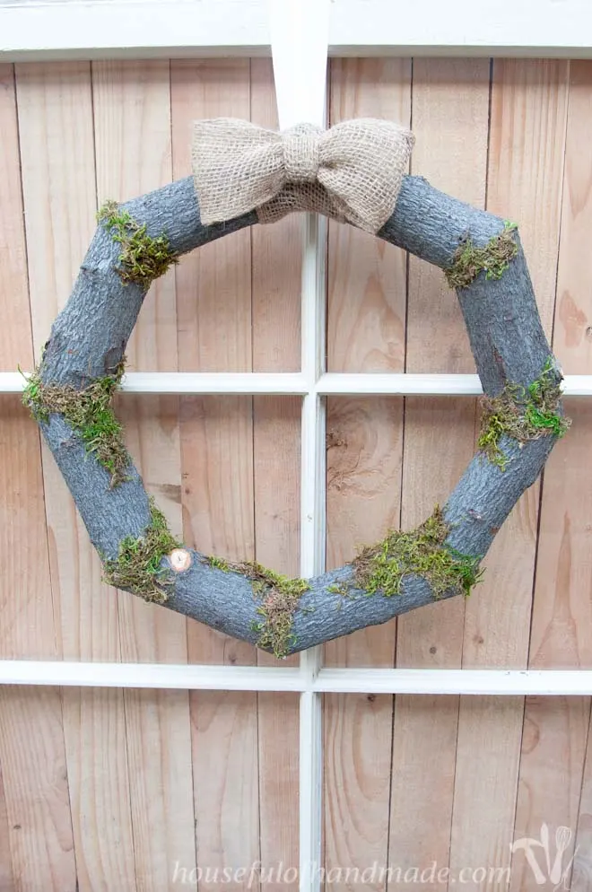 The perfect rustic wreath for fall. Bring all the beauty of the woods home. Tutorial on Houseful of Handmade.