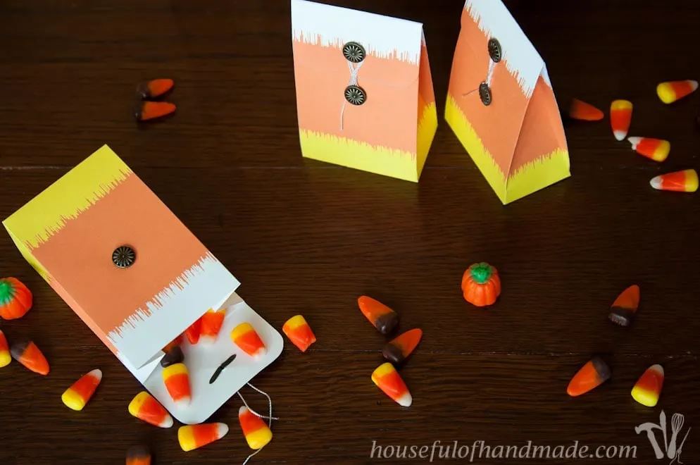 For an easy to put together fall treat, grab one of these free printable Ikat candy corn treat bags from Houseful of Handmade.