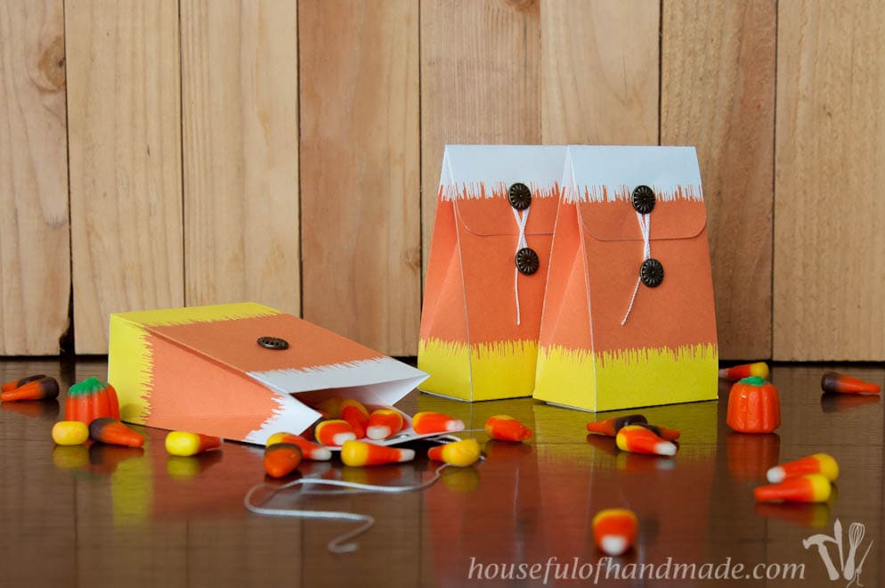 For an easy to put together fall treat, grab one of these free printable Ikat candy corn treat bags from Houseful of Handmade.