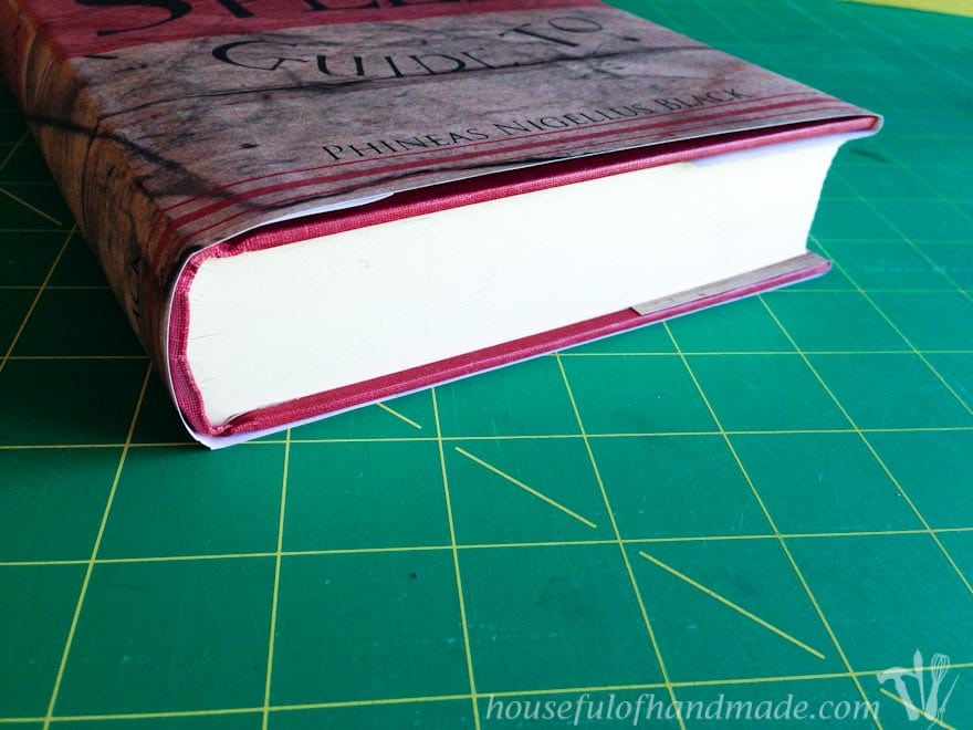 Create these amazing book sleeves for your Halloween decor. I love these free printable Halloween book covers! Housefulofhandmade.com