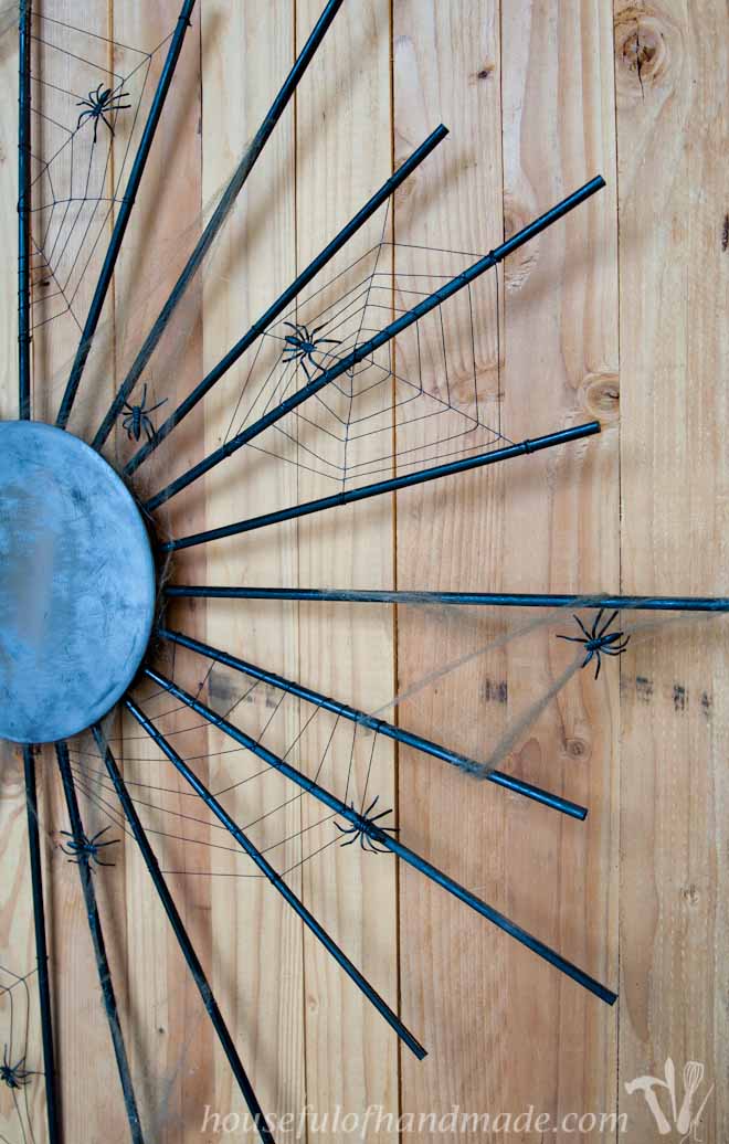 How to make a Halloween sunburst mirror that looks like it has been in grandmas attic for years! Perfect for your spooky Halloween decor. Tutorial from Houseful of Handmade.
