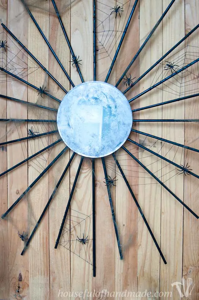 How to make a Halloween sunburst mirror that looks like it has been in grandmas attic for years! Perfect for your spooky Halloween decor. Tutorial from Houseful of Handmade.