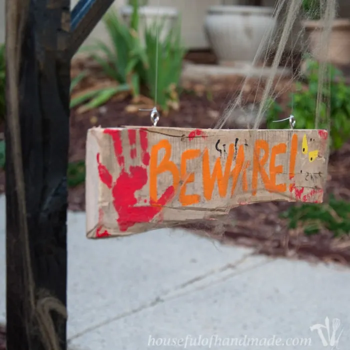 Add some Halloween flair to you front yard with this Halloween lamppost. A spooky sign and inexpensive solar light make this an easy build for a beginner. Tutorial from housefulofhandmade.com.