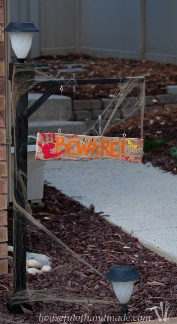 Easy DIY Halloween Lamppost Houseful of Handmade