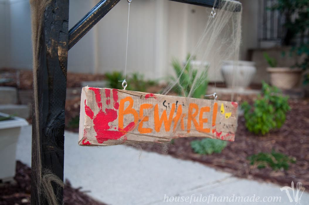 Add some Halloween flair to you front yard with this Halloween lamppost. A spooky sign and inexpensive solar light make this an easy build for a beginner. Tutorial from housefulofhandmade.com.