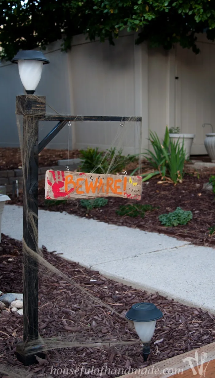 Add some Halloween flair to you front yard with this Halloween lamppost. A spooky sign and inexpensive solar light make this an easy build for a beginner. Tutorial from housefulofhandmade.com.