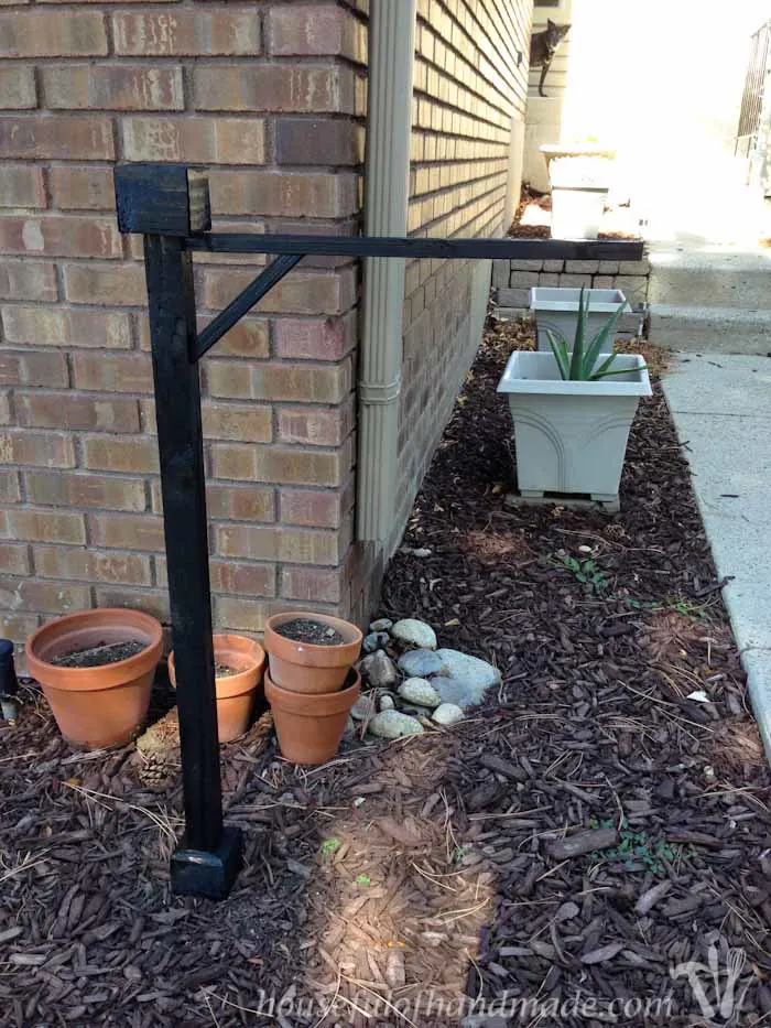 Add some Halloween flair to you front yard with this Halloween lamppost. A spooky sign and inexpensive solar light make this an easy build for a beginner. Tutorial from housefulofhandmade.com.