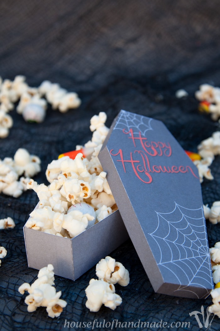 Send someone you love a spooky treat with these free printable coffin treat boxes. Perfect for Halloween treats and tricks! Download the free printable today. | HousefulofHandmade.com
