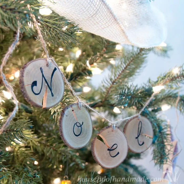 I love wood slice ornaments. Help them make a statement on your tree with these easy wood slice ornament banners. Beautiful and rustic. | Housefulofhandmade.com