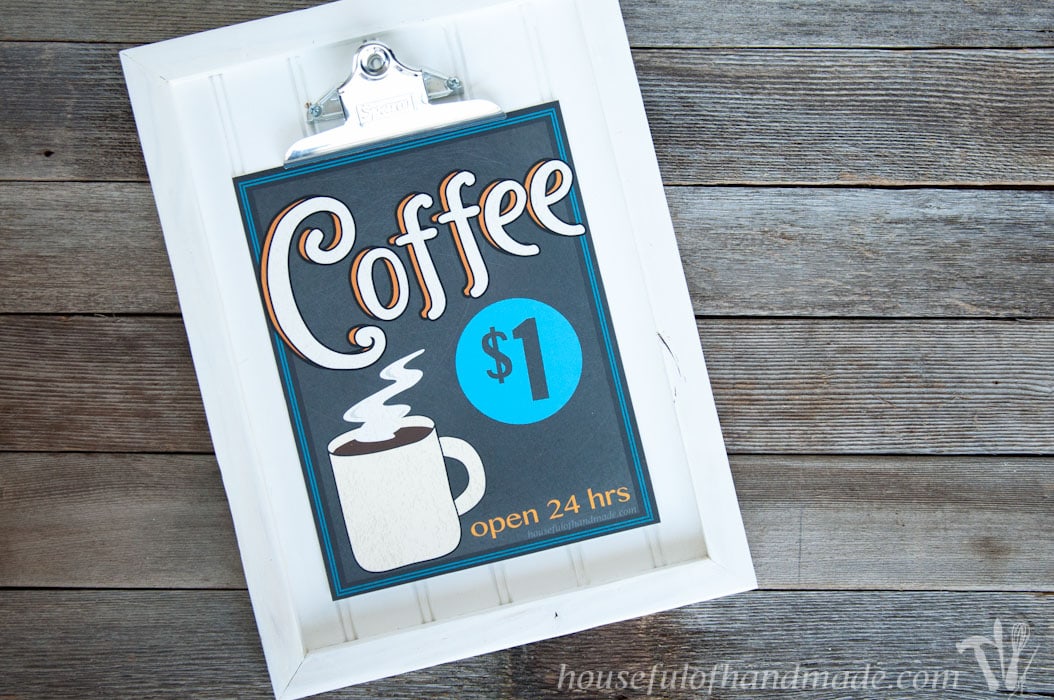 I love vintage coffee signs. Celebrate your love of coffee with this free printable vintage inspired coffee sign. Perfect for decorating a coffee bar or dinning room. | Housefulofhandmade.com