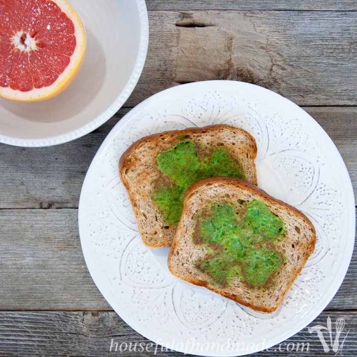 I love this idea! Celebrate St. Patrick's Day with a festive, and healthy, breakfast! These easy green shamrock eggs & toast are made with spinach to turn the eggs green. | Housefulofhandmade.com