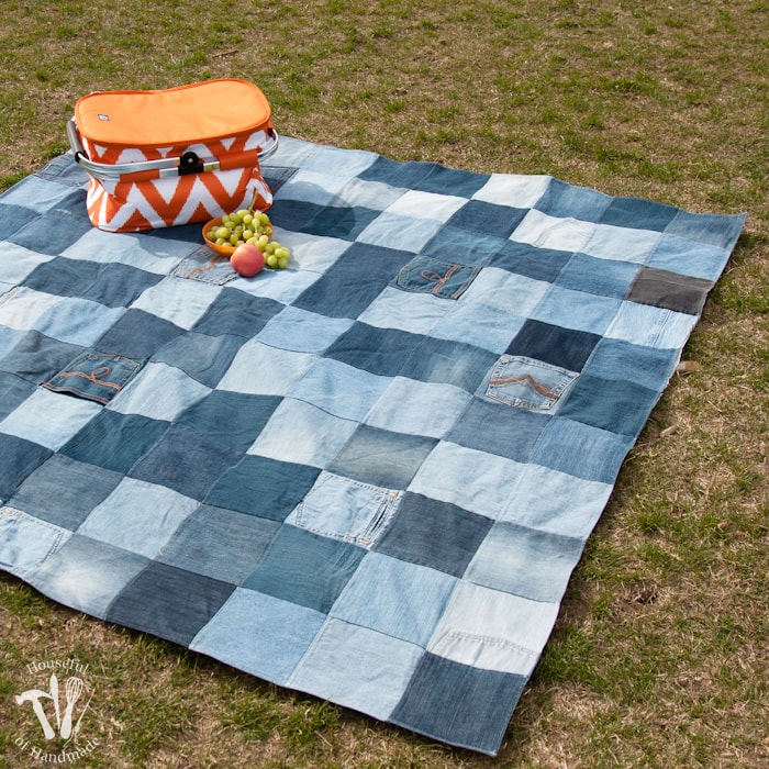 This is the best picnic blanket ever! Make and Easy Water-Resistant Upcycled Jeans Picnic Blanket from your old jeans. It makes a super sturdy picnic blanket for the spring and summer. | Housefulofhandmade.com