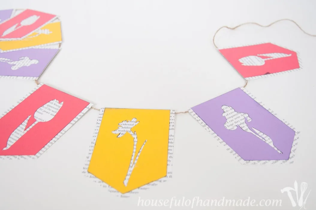 I love using banners to decorate. Create a beautiful spring flower & book page banner with this tutorial and free digital cut file. | Housefulofhandmade.com