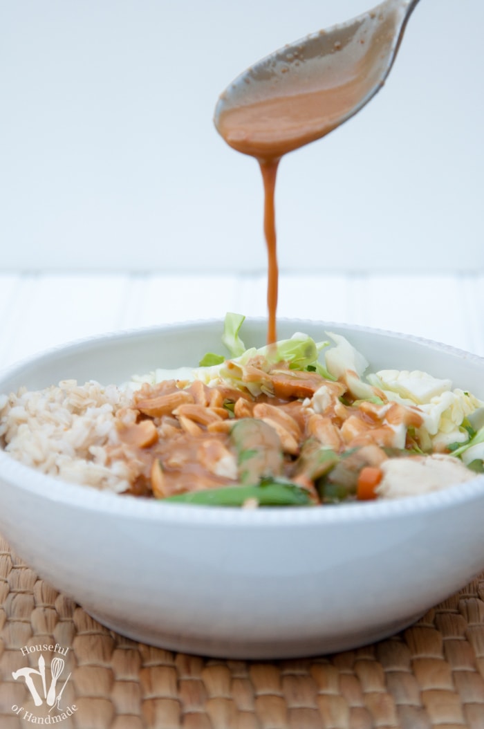 Make a delicious dinner that can be on the table fast. These super fast chicken & vegetable rice bowls with peanut sauce are the go-to meal for our busy weekdays at our house. | Housefulofhandmade.com