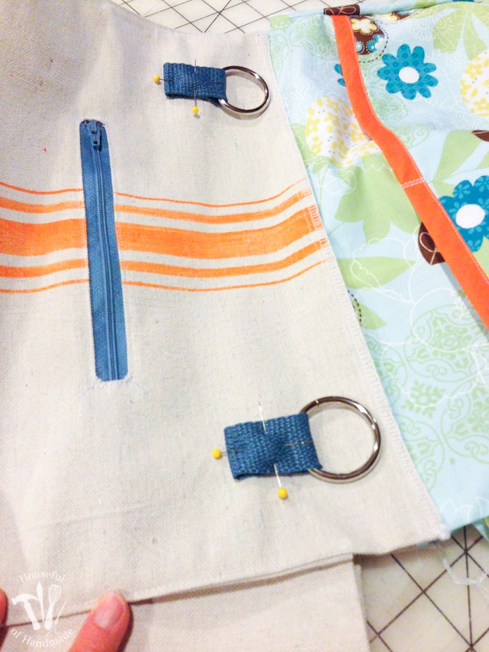I love this drop cloth purse that is made to look like a vintage flour sack. Make your own purse with the free printable purse pattern and tutorial. | Housefulofhandmade.com