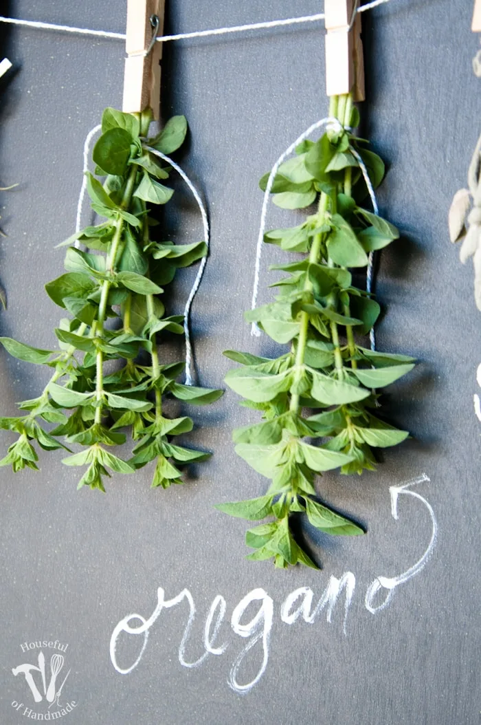 Make drying your herbs a part of your decor with this DIY rustic chalkboard herb drying rack. It's made from an old pallet and makes preserving herbs beautiful. | Housefulofhandmade.com