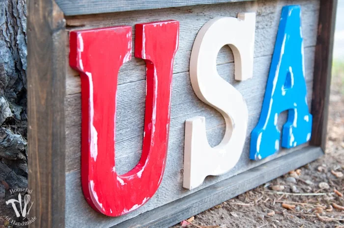 I love patriotic decorations for summer! You can make this easy DIY rustic USA wood sign for your 4th of July decor in just a few hours. Tutorial from Housefulofhandmade.com