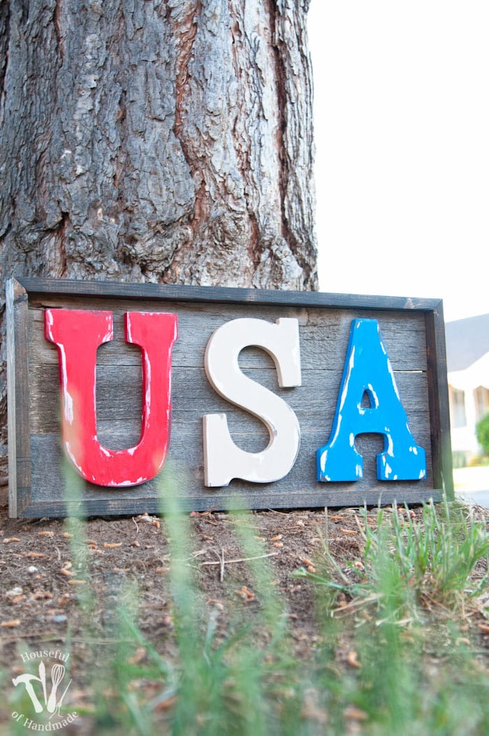 I love patriotic decorations for summer! You can make this easy DIY rustic USA wood sign for your 4th of July decor in just a few hours. Tutorial from Housefulofhandmade.com