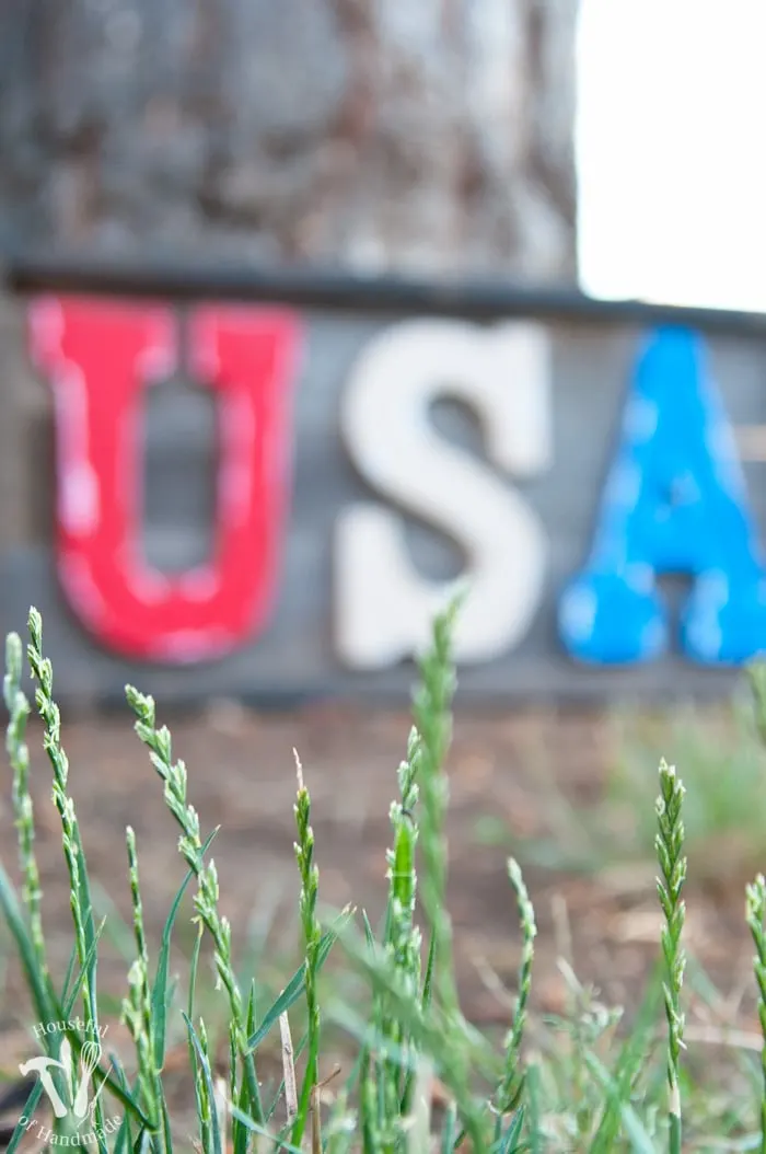 I love patriotic decorations for summer! You can make this easy DIY rustic USA wood sign for your 4th of July decor in just a few hours. Tutorial from Housefulofhandmade.com