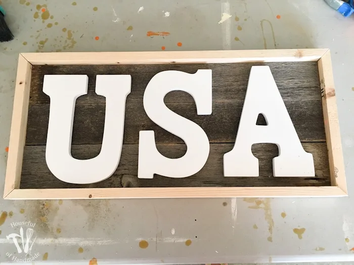 I love patriotic decorations for summer! You can make this easy DIY rustic USA wood sign for your 4th of July decor in just a few hours. Tutorial from Housefulofhandmade.com