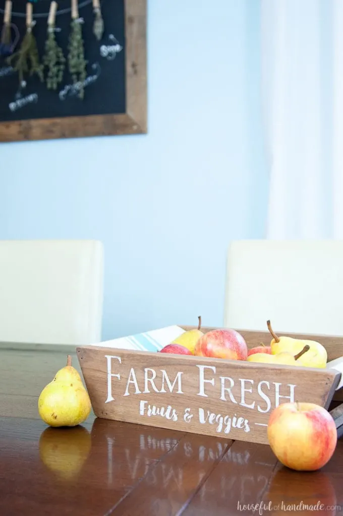 This is the most beautiful way to hold fruits and vegetables on the counter! This easy to make DIY farmhouse style produce basket is a fun twist on a fruit crate. Perfect fall centerpiece to display all the produce from your garden. | Housefulofhandmade.com