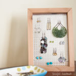 Need a way to display your earrings? This easy DIY earring stand is a simple build that anyone can do in less than an hour. And it can even be made without any power tools. | Housefulofhandmade.com