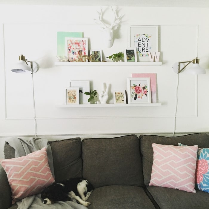 These tips are exactly what I needed! Just because you don't have a big budget, doesn't mean you can't have a designer home. Check out these 12 tips for decorating a living room on a budget. | Housefulofhandmade.com