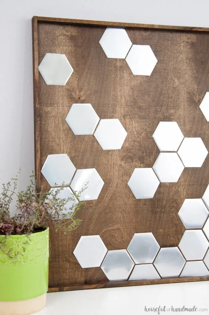 I love this idea for art! Use a combination of wood and metal to make a statement home decor piece. This DIY metal hexagon wall art is the perfect way to add design to your home on a budget. | Housefulofhandmade.com