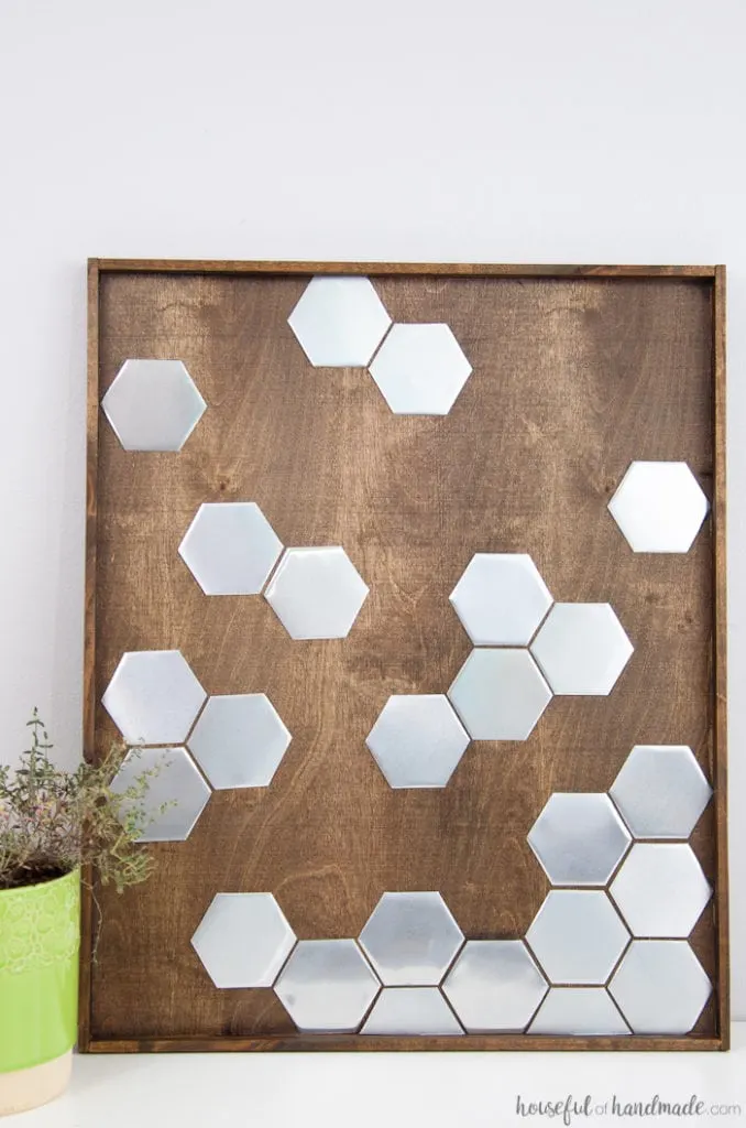 I love this idea for art! Use a combination of wood and metal to make a statement home decor piece. This DIY metal hexagon wall art is the perfect way to add design to your home on a budget. | Housefulofhandmade.com