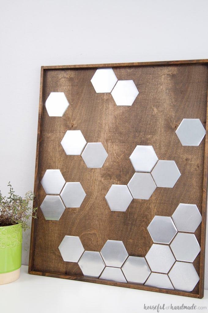 I love this idea for art! Use a combination of wood and metal to make a statement home decor piece. This DIY metal hexagon wall art is the perfect way to add design to your home on a budget. | Housefulofhandmade.com