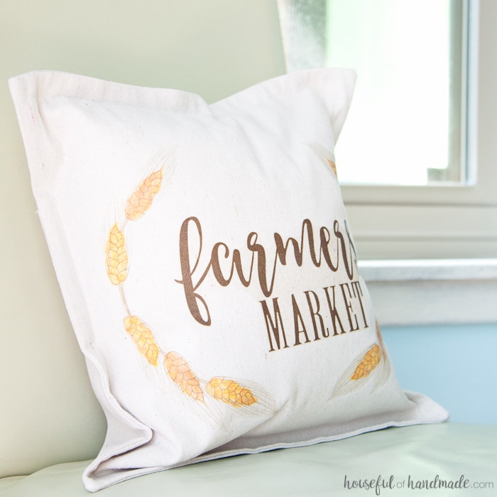 This tutorial is brilliant and so easy! Have you every found a printable that you loved but didn't have room on your walls for it? Turn your favorite printable into a decorative pillow with this super easy tutorial so you can fill your house with beauty. | Housefulofhandmade.com