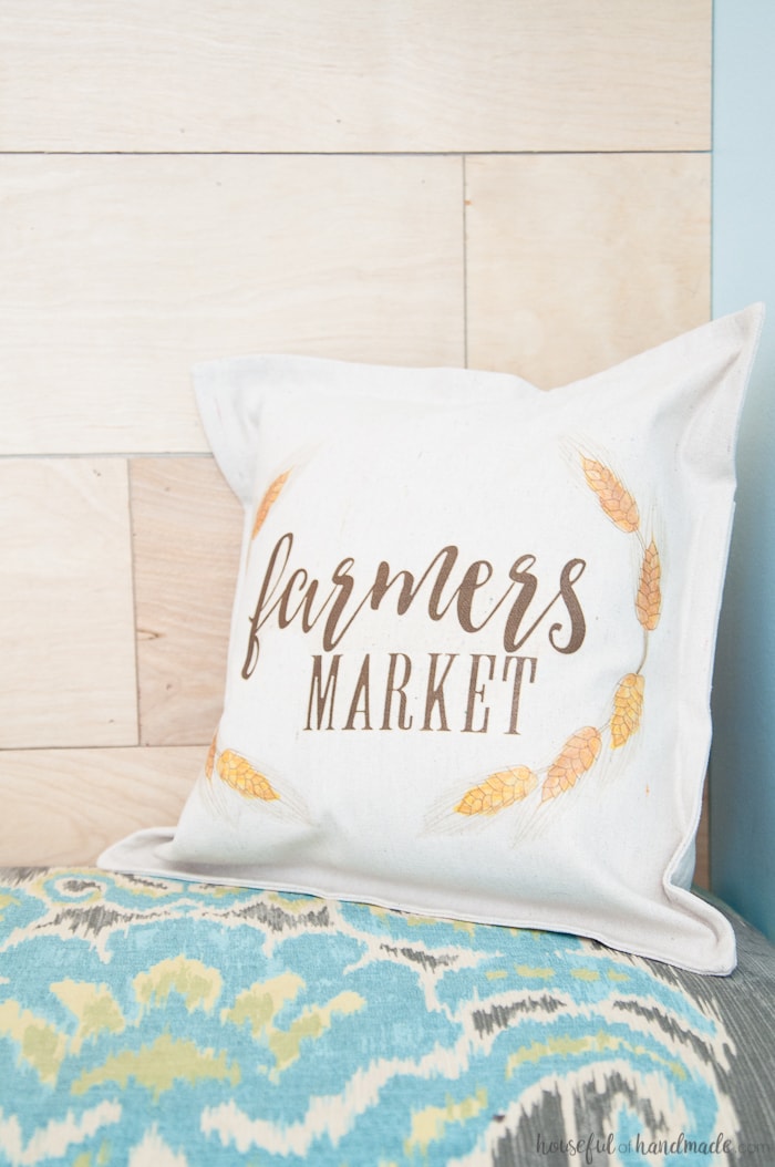 This tutorial is brilliant and so easy! Have you every found a printable that you loved but didn't have room on your walls for it? Turn your favorite printable into a decorative pillow with this super easy tutorial so you can fill your house with beauty. | Housefulofhandmade.com