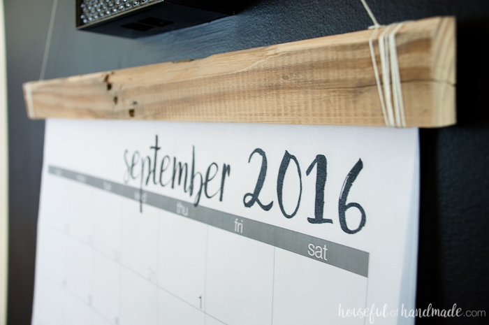 This is a great idea for my command center! Make a DIY giant rustic wall calendar with these free printable calendar pages. Learn the trick for how to print them on a budget for the perfect way to stay organized this school year. | Housefulofhandmade.com