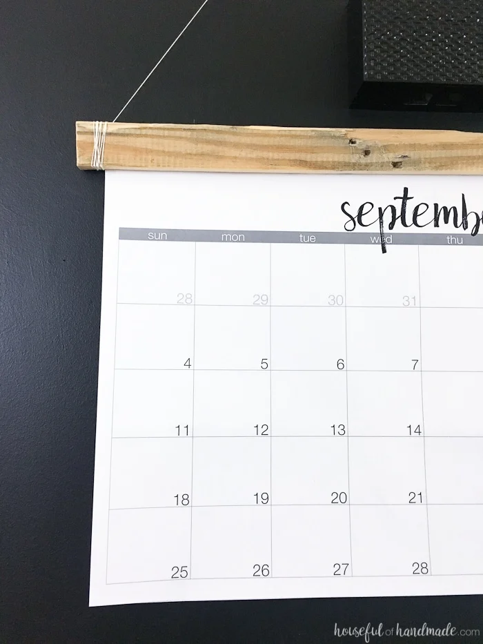 This is a great idea for my command center! Make a DIY giant rustic wall calendar with these free printable calendar pages. Learn the trick for how to print them on a budget for the perfect way to stay organized this school year. | Housefulofhandmade.com