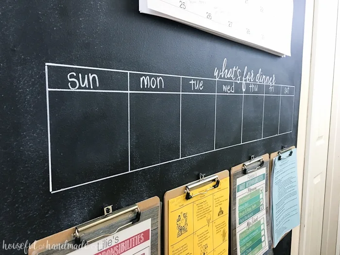 Need a way to get your whole family organized? A rustic hallway command center is the perfect way to organize your families lives. Includes a chalkboard, giant wall calendar, chore charts, clipboards for papers, and menu board. | Housefulofhandmade.com