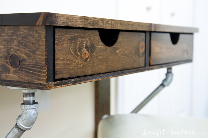 Create the perfect homework space with this easy to build desk. This easy rustic industrial wall-mounted desk can be added in any small space. Get the free build plans today! | Housefulofhandmade.com