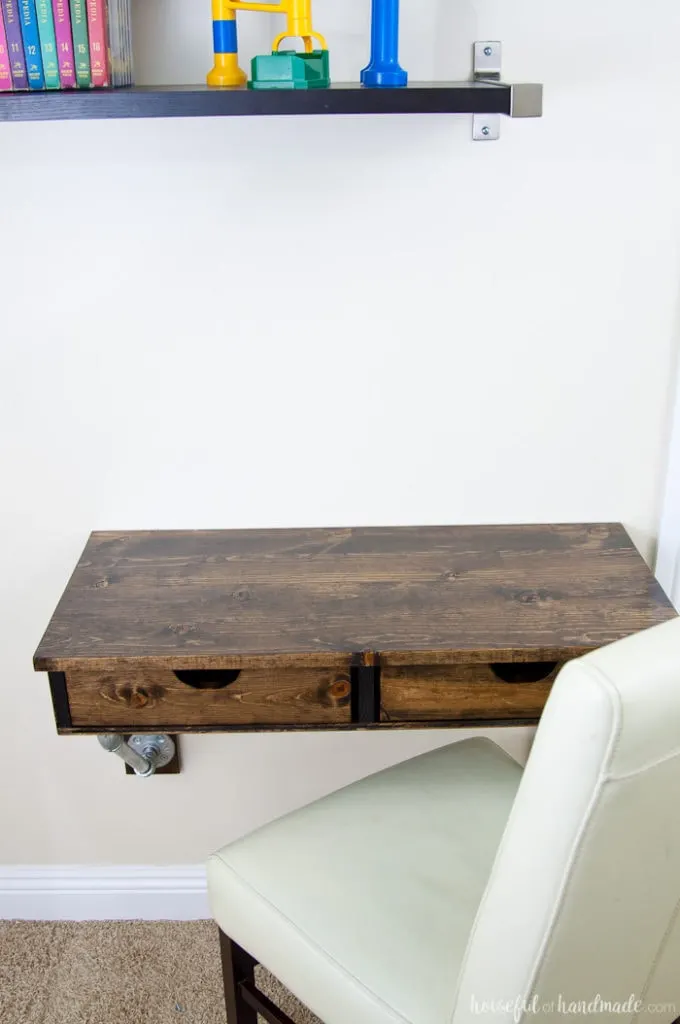 Create the perfect homework space with this easy to build desk. This easy rustic industrial wall-mounted desk can be added in any small space. Get the free build plans today! | Housefulofhandmade.com