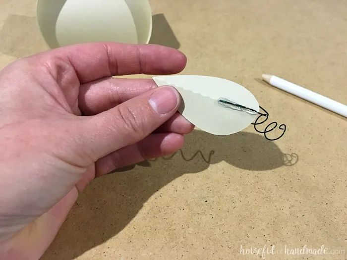 Make Thanksgiving extra festive with these easy Thanksgiving place cards that can be filled with treats for an easy appetizer. These paper pumpkin boxes are easy to make and will leave your guests feeling extra special this holiday season. | Housefulofhandmade.com