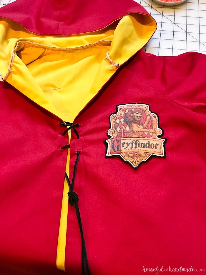 I want this costume for myself! Turn a simple robe pattern into a Harry Potter Quidditch Robes halloween costume with a couple easy adjustments. Also make your own Gryffindor house patch, arm and leg pads, and a Nimbus 2000 so you are ready for the big game. | Housefulofhandmade.com