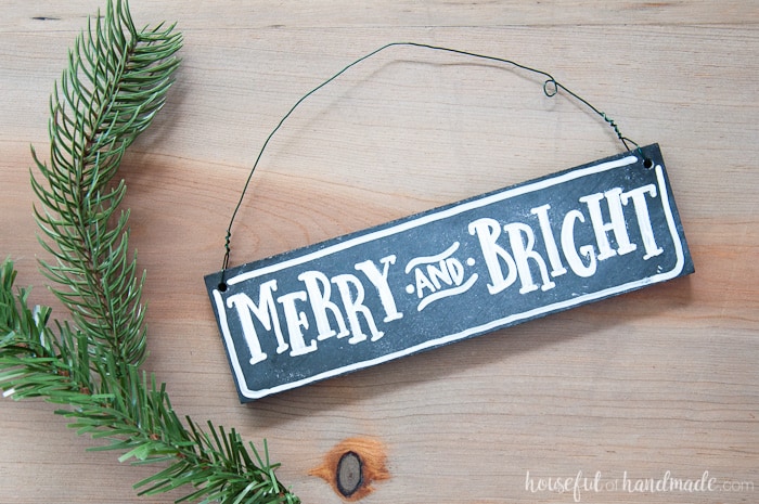 These Christmas ornaments are perfect for my rustic decor! Learn how to make these DIY chalkboard sign ornaments with just a few simple steps. They are perfect for a farmhouse style Christmas or to gift to friends and family. | Housefulofhandmade.com