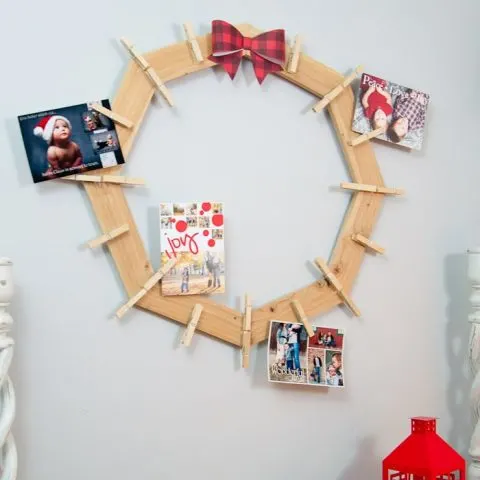 This is the cutest way to display your Christmas cards! Build a DIY wooden Christmas card wreath from 1 1x3 board. A great rustic farmhouse style Christmas card holder. | Housefulofhandmade.com