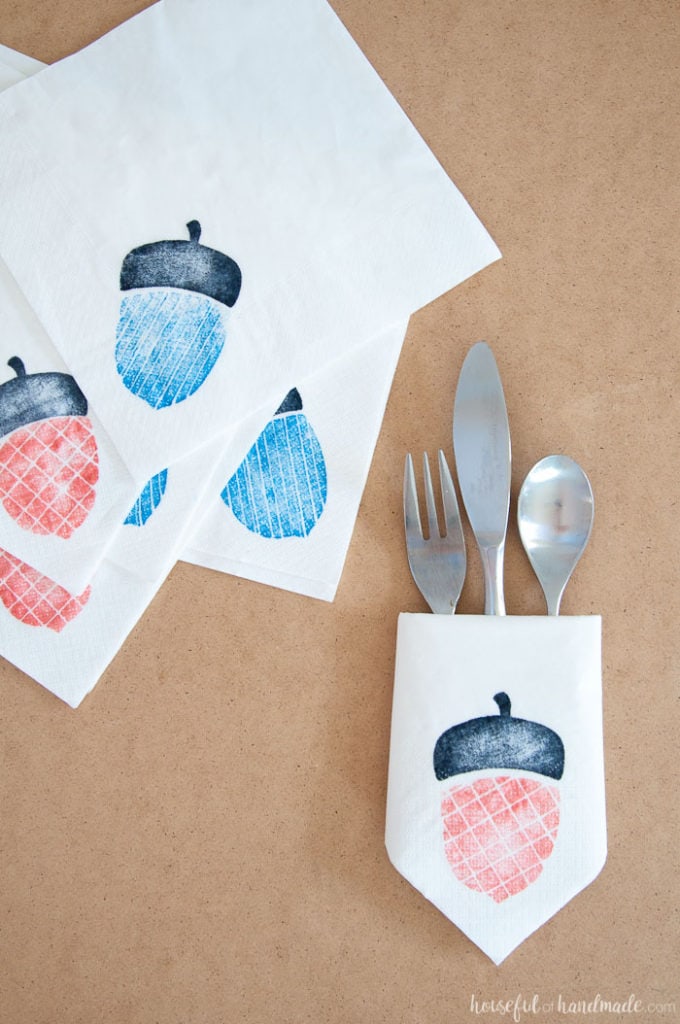 This is so awesome! Create custom foam stamps with your Silhouette cutting machine. Then use these DIY stamps to make homemade decorative napkins for holidays, weddings, parties and so much more! | Housefulofhandmade.com