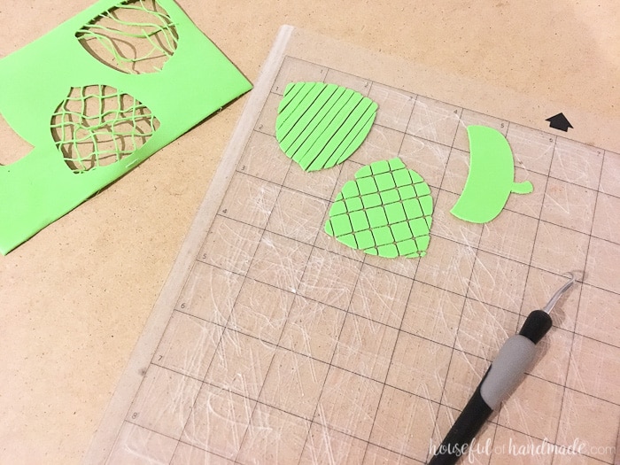 This is so awesome! Create custom foam stamps with your Silhouette cutting machine. Then use these DIY stamps to make homemade decorative napkins and so much more! | Housefulofhandmade.com